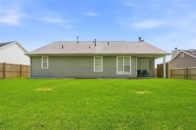 1016 Meadow Glen Circle, Fairburn, GA 30213