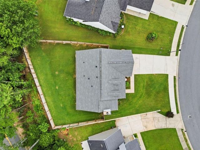 1016 Meadow Glen Circle, Fairburn, GA 30213