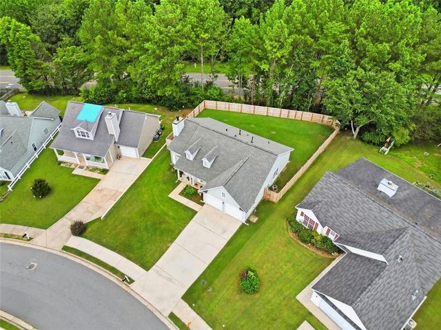 1016 Meadow Glen Circle, Fairburn, GA 30213