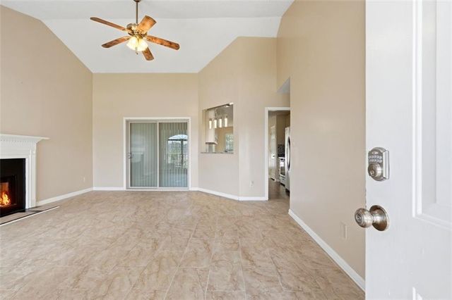 1016 Meadow Glen Circle, Fairburn, GA 30213