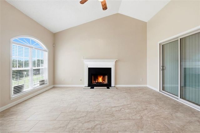 1016 Meadow Glen Circle, Fairburn, GA 30213