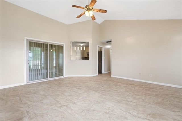 1016 Meadow Glen Circle, Fairburn, GA 30213