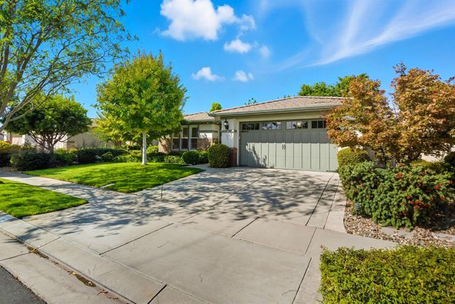 2473 Dutchwood Ln, Manteca, CA 95336