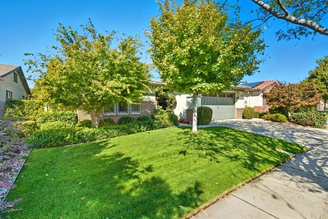 2473 Dutchwood Ln, Manteca, CA 95336