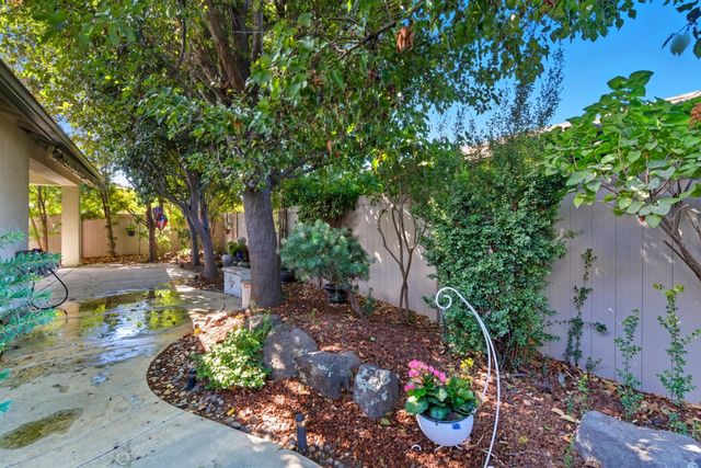 2473 Dutchwood Ln, Manteca, CA 95336