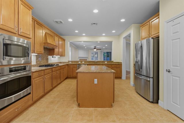 2473 Dutchwood Ln, Manteca, CA 95336