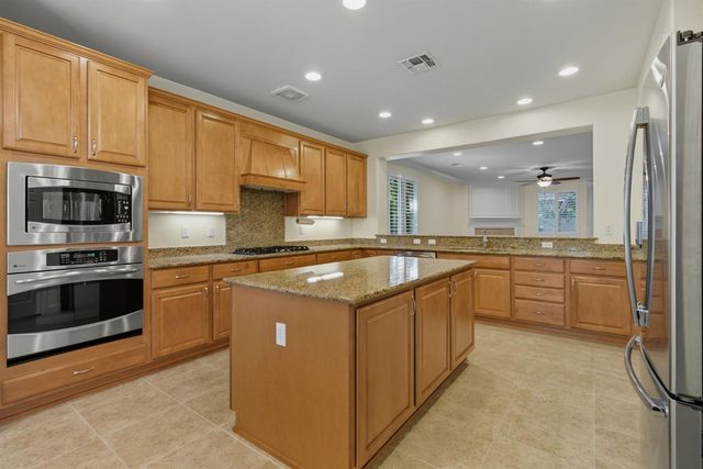 2473 Dutchwood Ln, Manteca, CA 95336