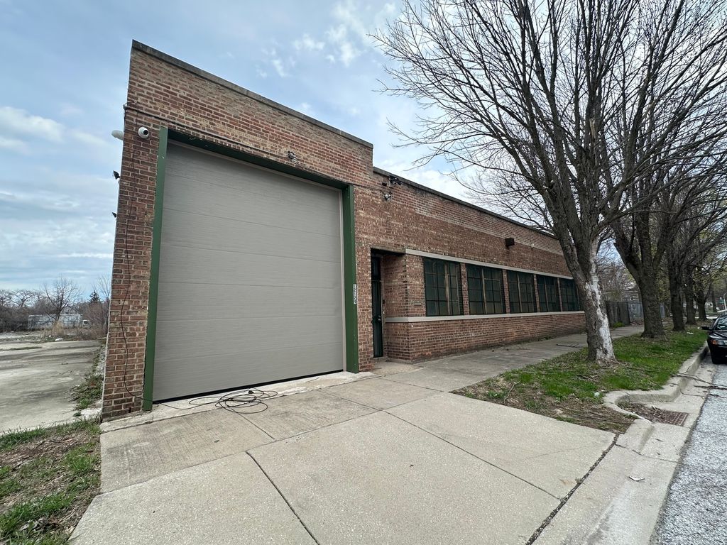 12129 S Peoria Street, Chicago, IL 60643