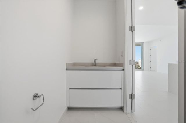 400 CENTRAL AVENUE 1002, St Petersburg, FL 33701