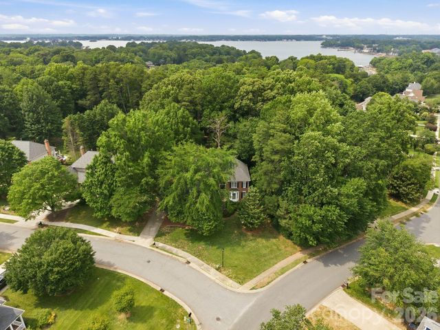 21311 Crown Lake Drive, Cornelius, NC 28031