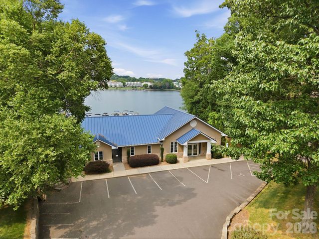 21311 Crown Lake Drive, Cornelius, NC 28031