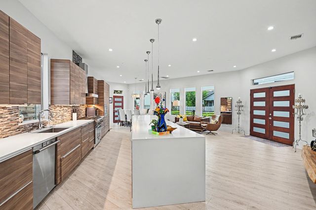 1106 E 27th Street, Houston, TX 77009