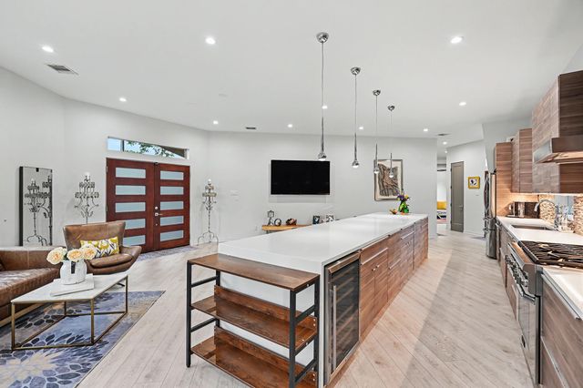 1106 E 27th Street, Houston, TX 77009