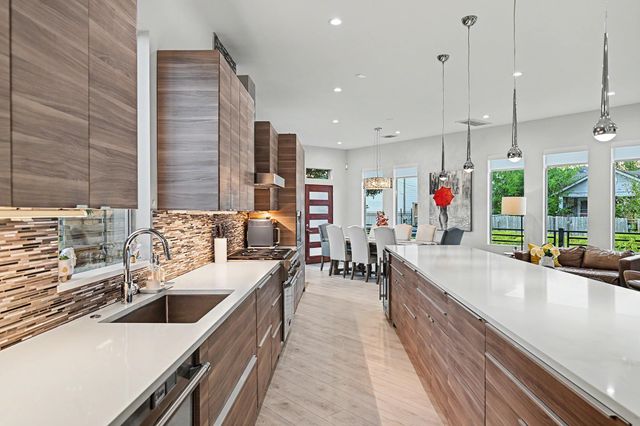 1106 E 27th Street, Houston, TX 77009