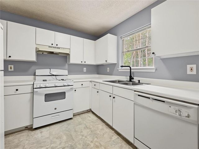 6195 Idlewood Circle, Lithonia, GA 30038