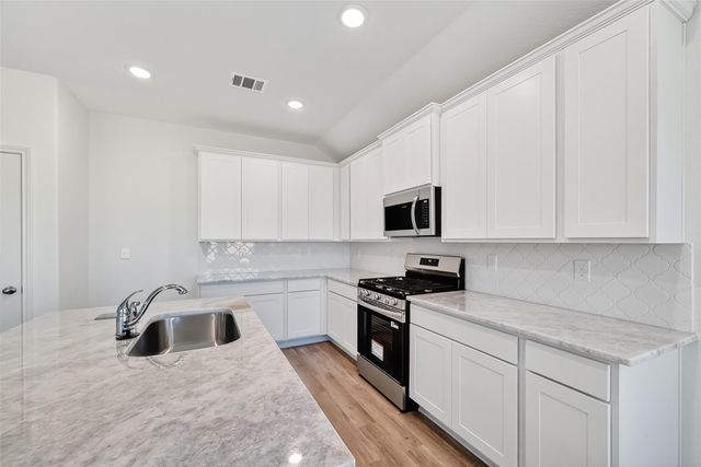 2118 Spring Hollow Dr Drive, Baytown, TX 77521