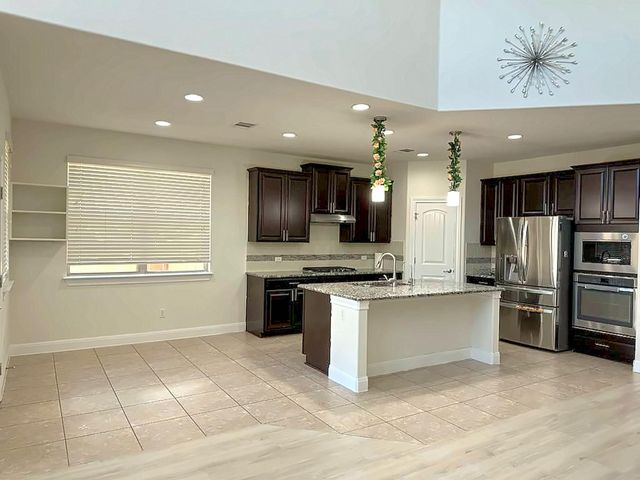 4237 Privacy Hedge ST, Leander, TX 78641