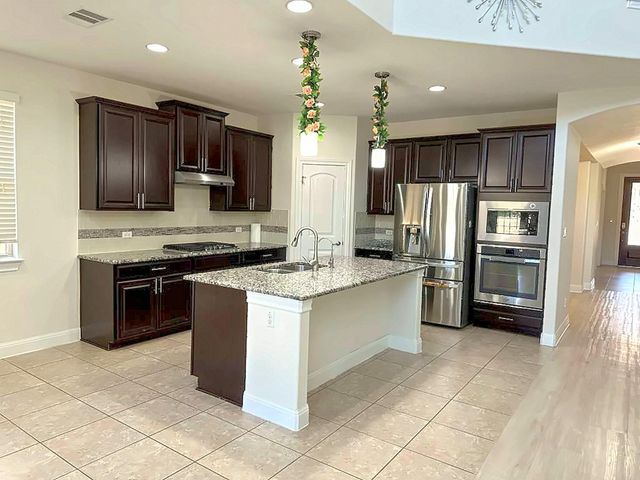 4237 Privacy Hedge ST, Leander, TX 78641