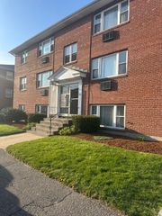 39 Carey Ave 7, Watertown, MA 02472