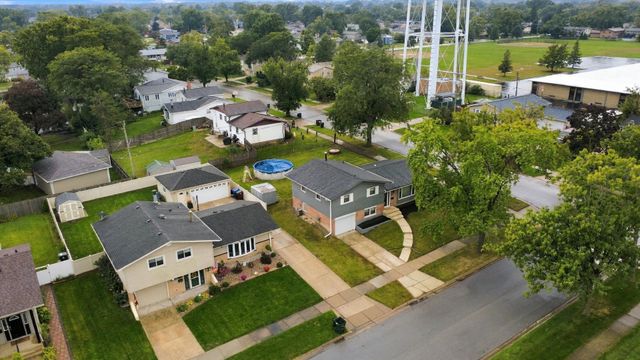 5835 Colina Avenue, Oak Forest, IL 60452
