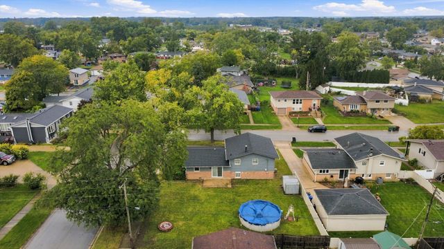 5835 Colina Avenue, Oak Forest, IL 60452