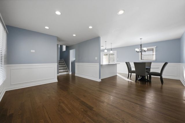 5835 Colina Avenue, Oak Forest, IL 60452