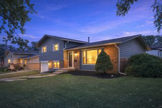 5835 Colina Avenue, Oak Forest, IL 60452