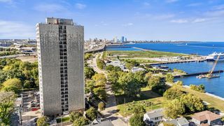 2525 S Shore DRIVE #12D, Milwaukee, WI 53207