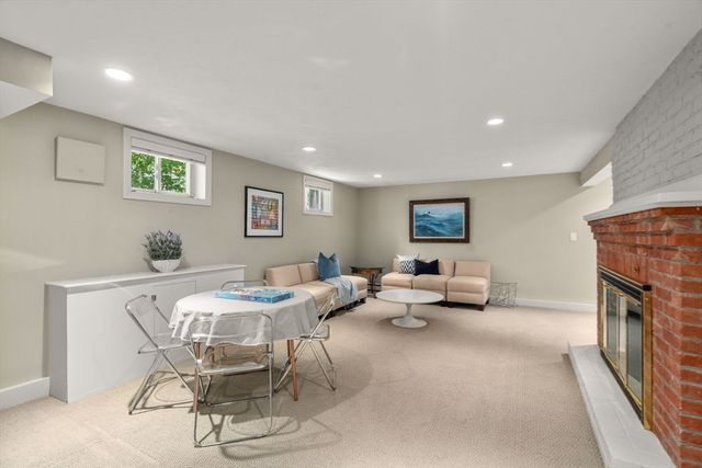 176 Paulson Rd, Newton, MA 02468