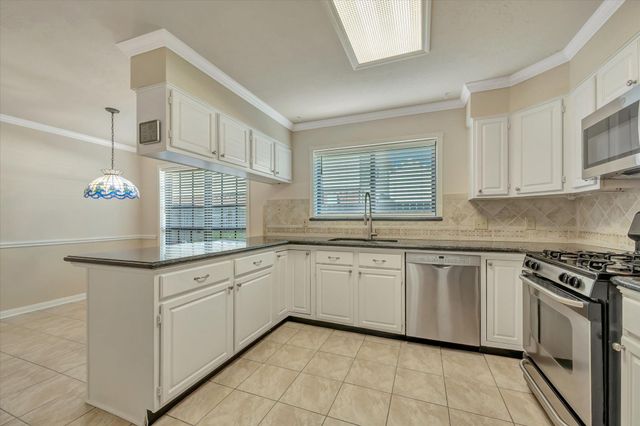 830 Island Meadow Court, Houston, TX 77062