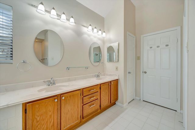 830 Island Meadow Court, Houston, TX 77062