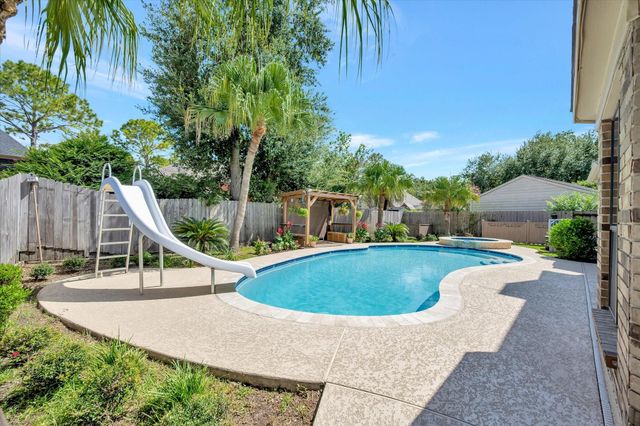 830 Island Meadow Court, Houston, TX 77062