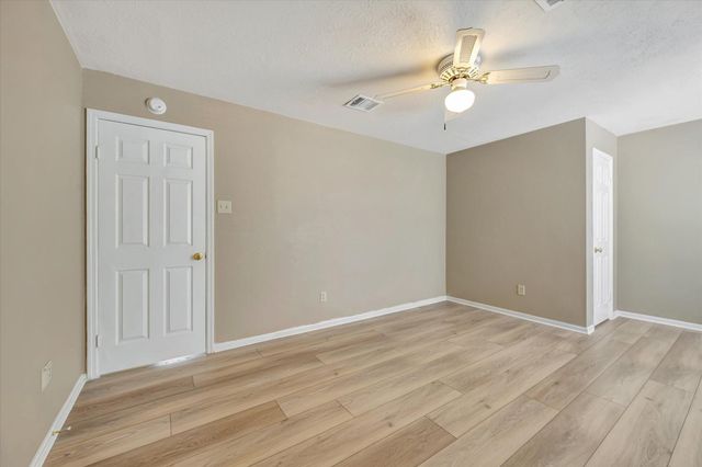 830 Island Meadow Court, Houston, TX 77062