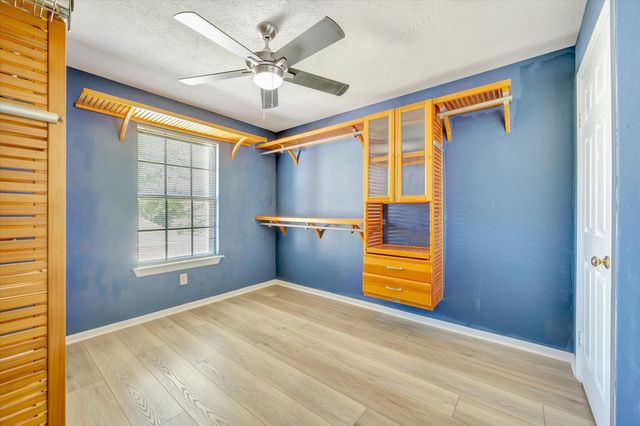 830 Island Meadow Court, Houston, TX 77062