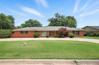 2002 River Oaks Circle, Abilene, TX 79605