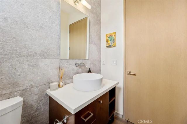726 Loma Drive, Hermosa Beach, CA 90254