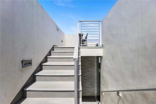 726 Loma Drive, Hermosa Beach, CA 90254