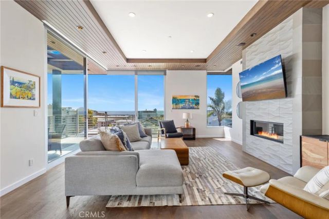 726 Loma Drive, Hermosa Beach, CA 90254