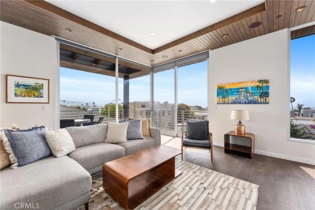 726 Loma Drive, Hermosa Beach, CA 90254