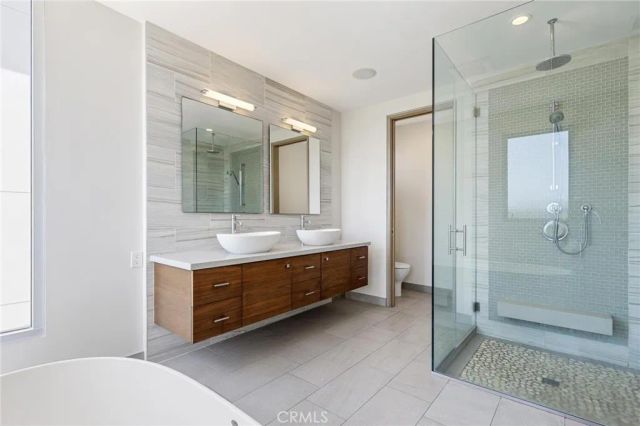 726 Loma Drive, Hermosa Beach, CA 90254