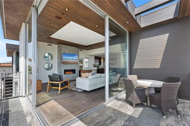 726 Loma Drive, Hermosa Beach, CA 90254