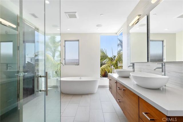 726 Loma Drive, Hermosa Beach, CA 90254