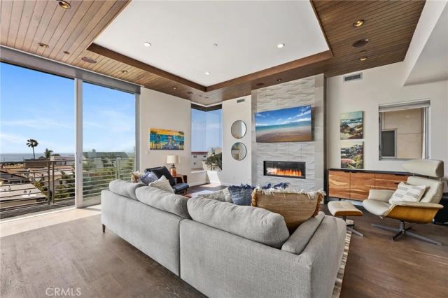 726 Loma Drive, Hermosa Beach, CA 90254