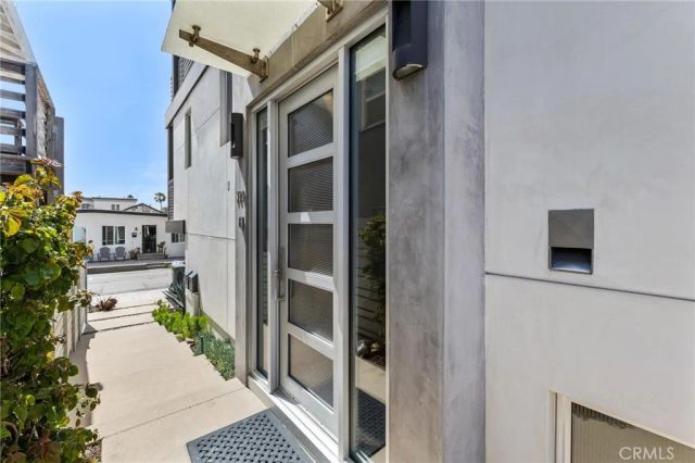 726 Loma Drive, Hermosa Beach, CA 90254