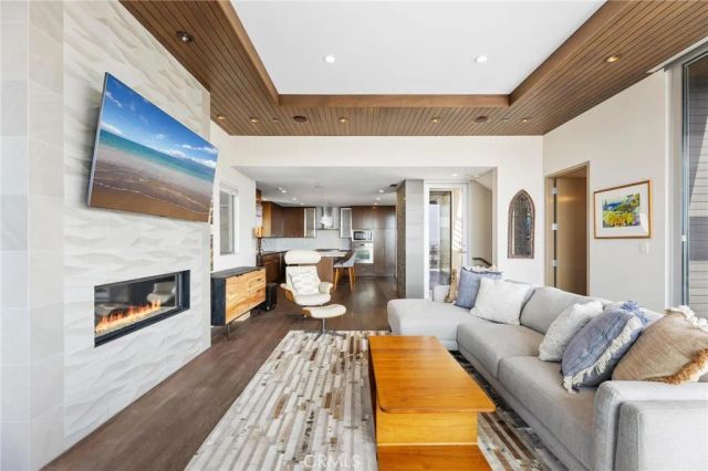 726 Loma Drive, Hermosa Beach, CA 90254