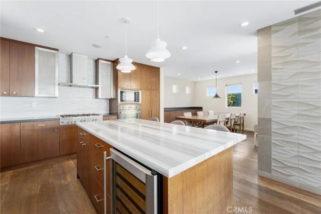 726 Loma Drive, Hermosa Beach, CA 90254