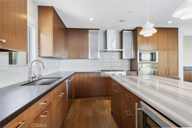 726 Loma Drive, Hermosa Beach, CA 90254