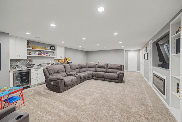 608 Covey Ct, Salina, KS 67401