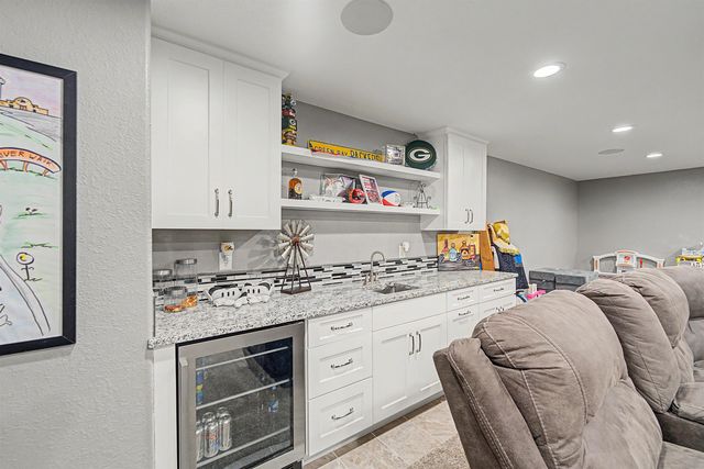 608 Covey Ct, Salina, KS 67401