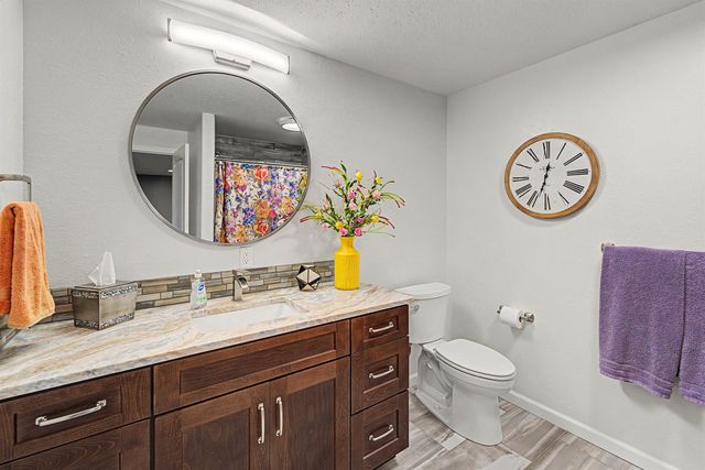 608 Covey Ct, Salina, KS 67401